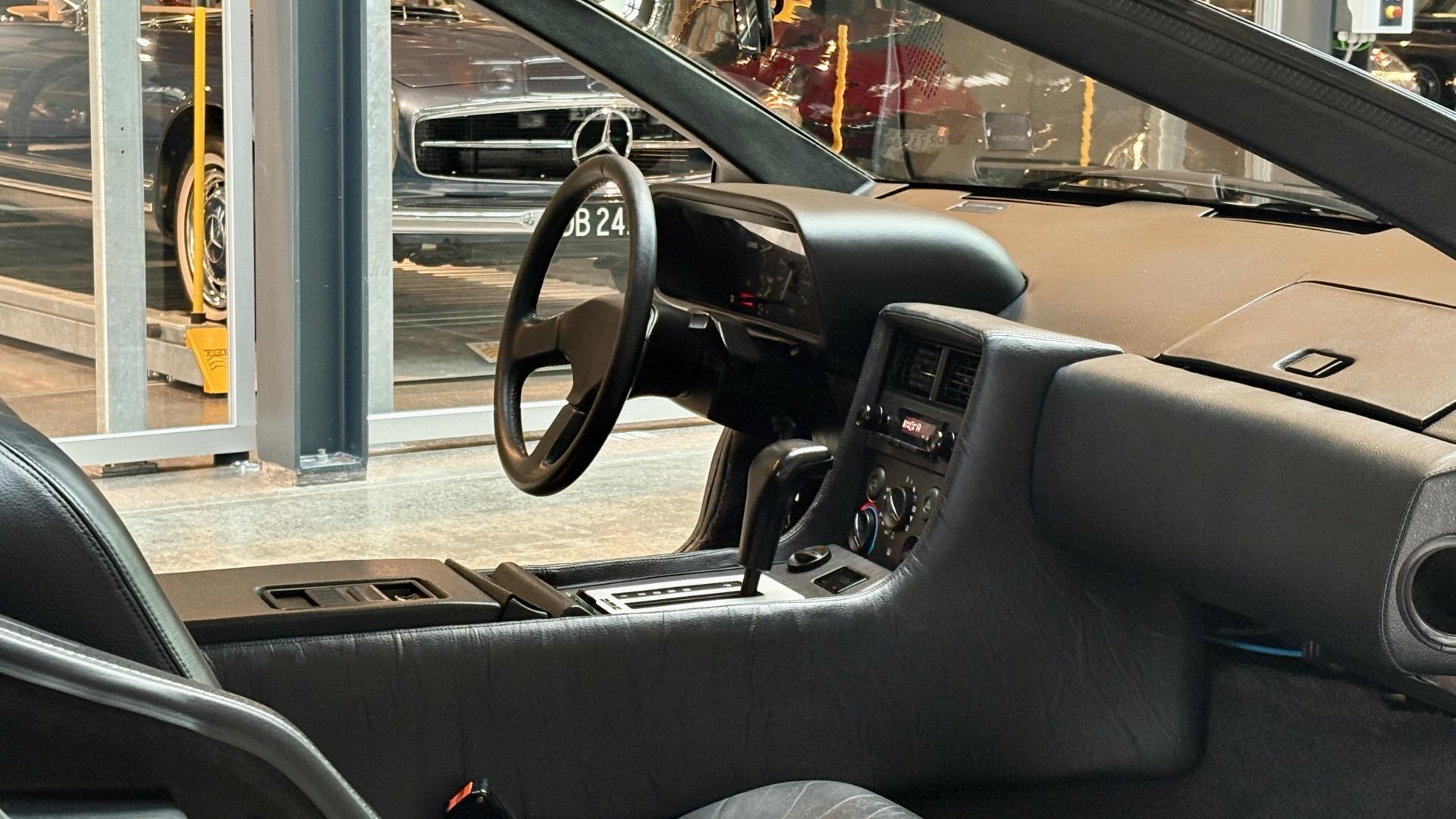 DeLorean DMC-12