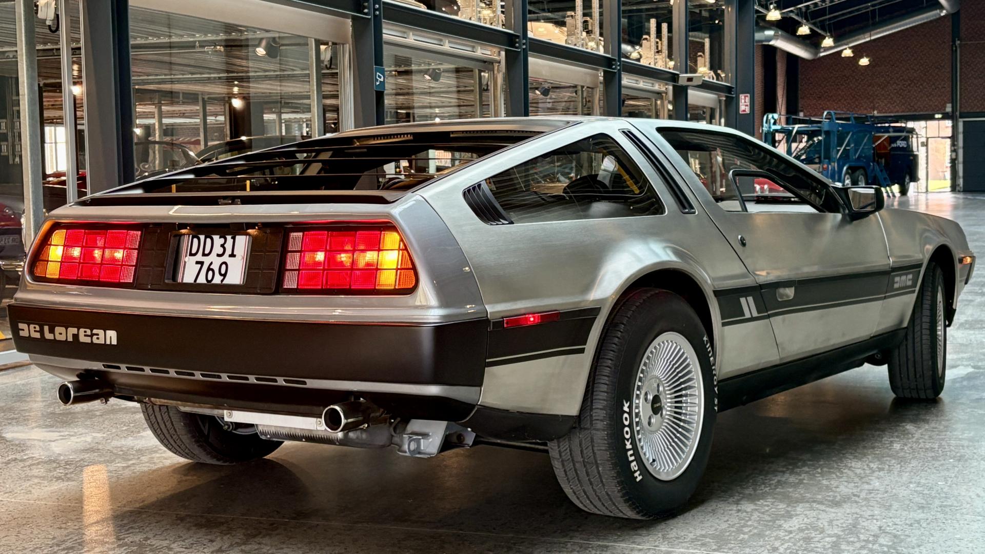 DeLorean DMC-12