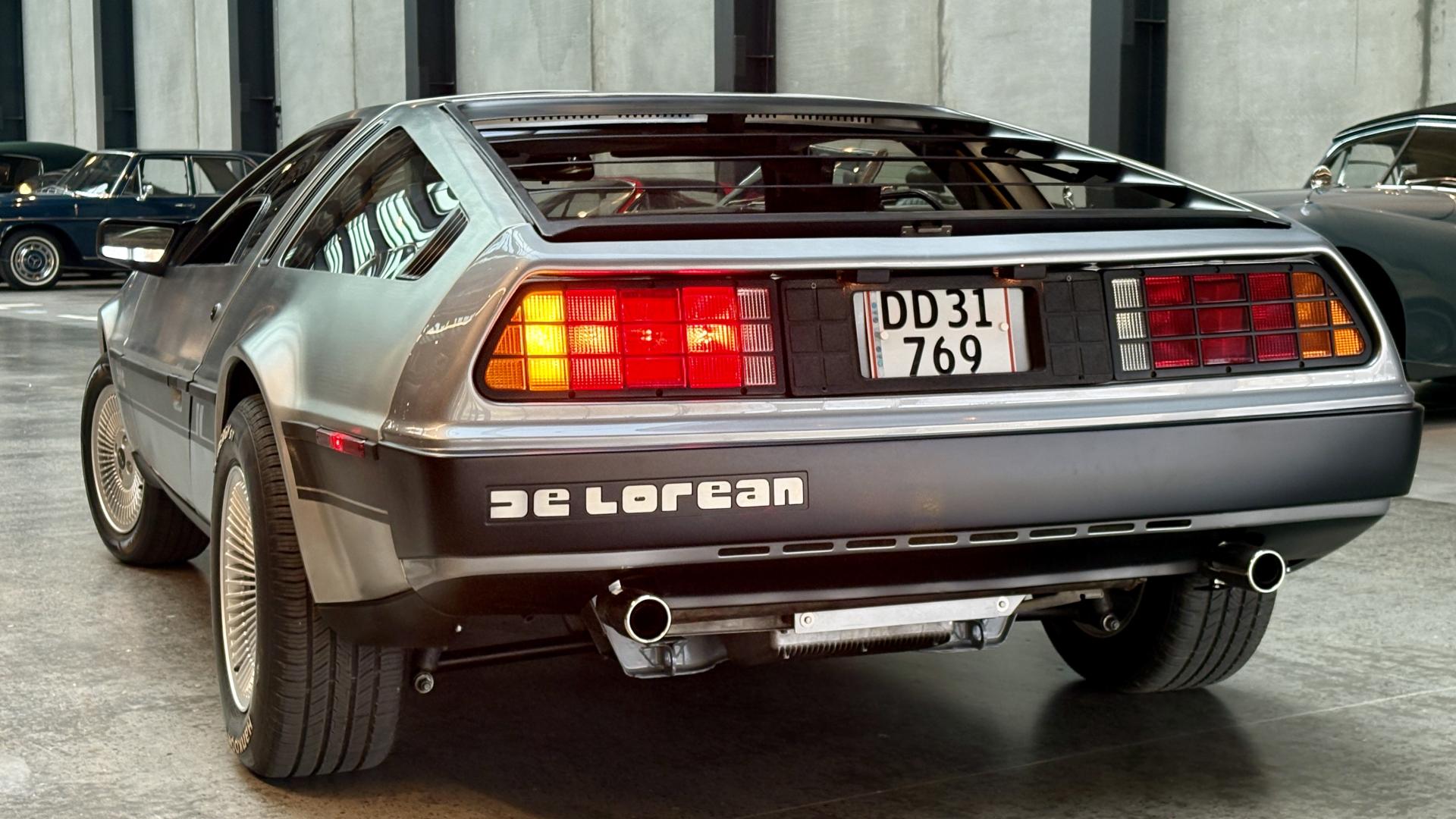 DeLorean DMC-12