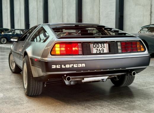 DeLorean DMC-12