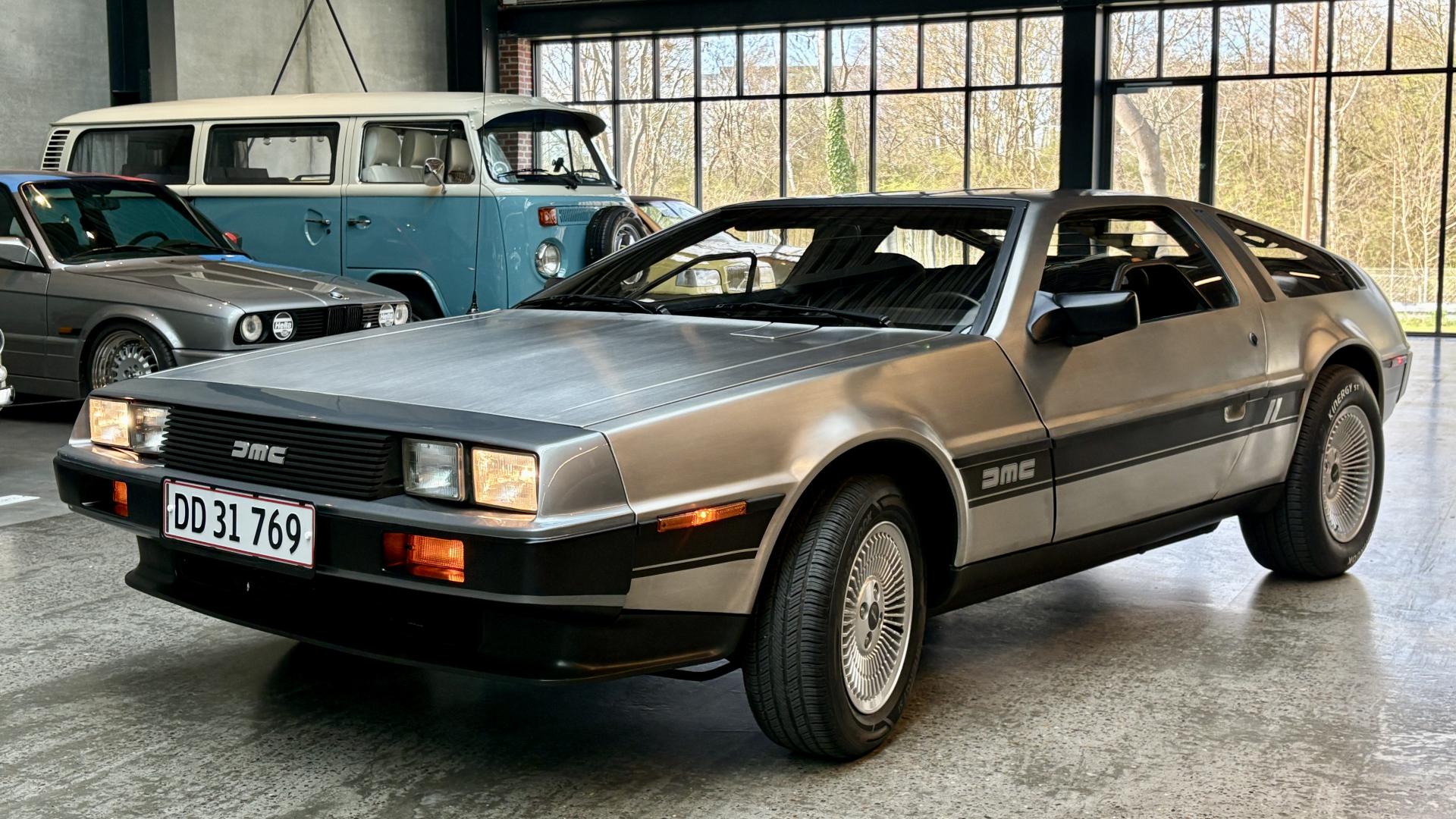 DeLorean DMC-12