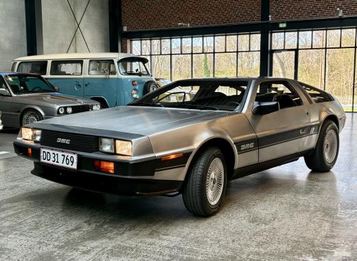 DeLorean DMC-12