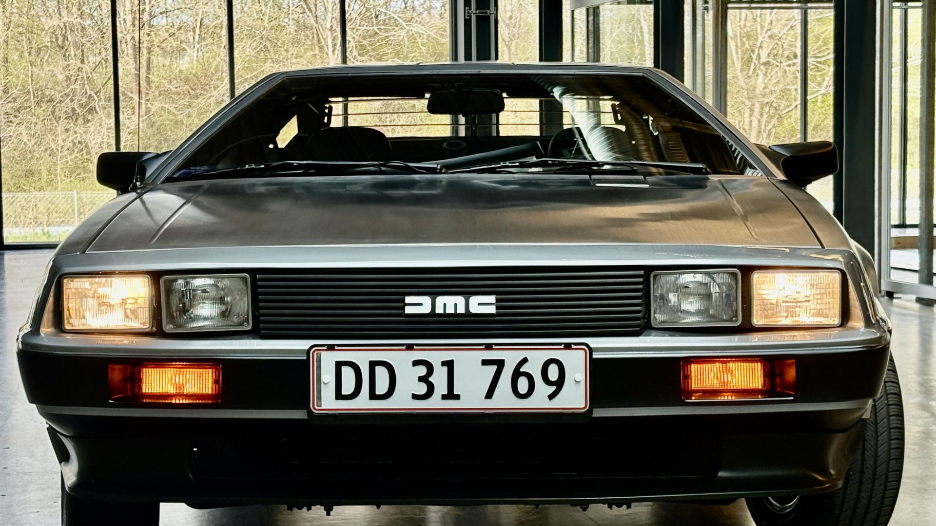 DeLorean DMC-12
