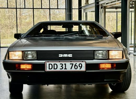 DeLorean DMC-12
