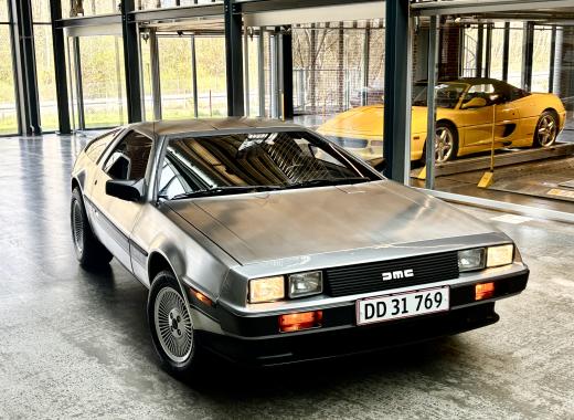 DeLorean DMC-12