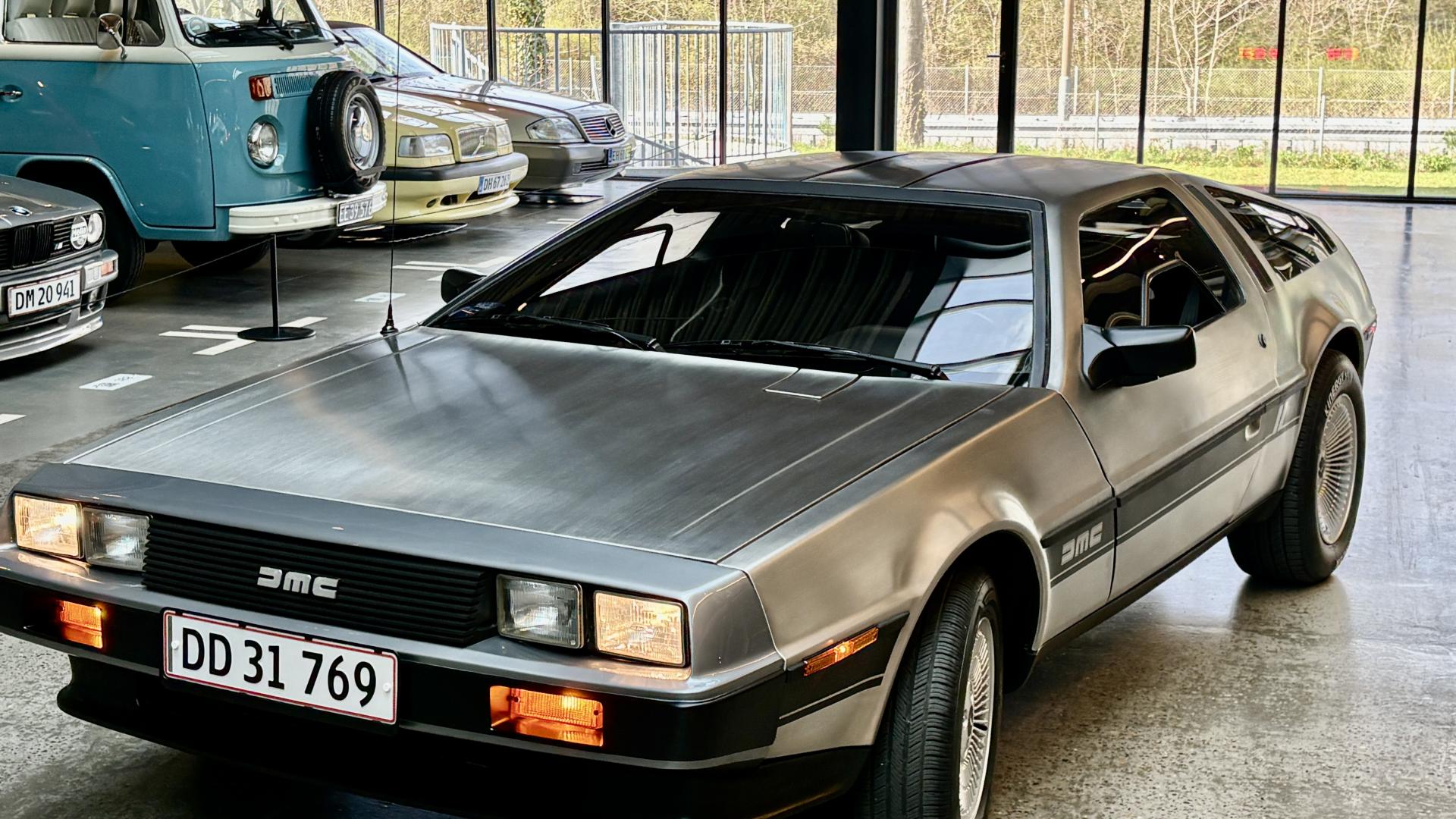 DeLorean DMC-12